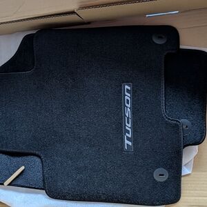 New Hyundai Tucson Floor Mats — Carpeted, Never Used